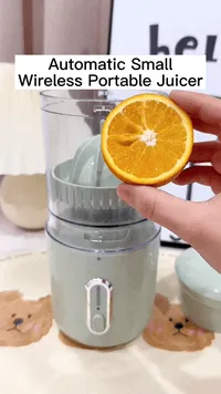 Compact Portable Fruit Juicer - Fresh Juice Anytime